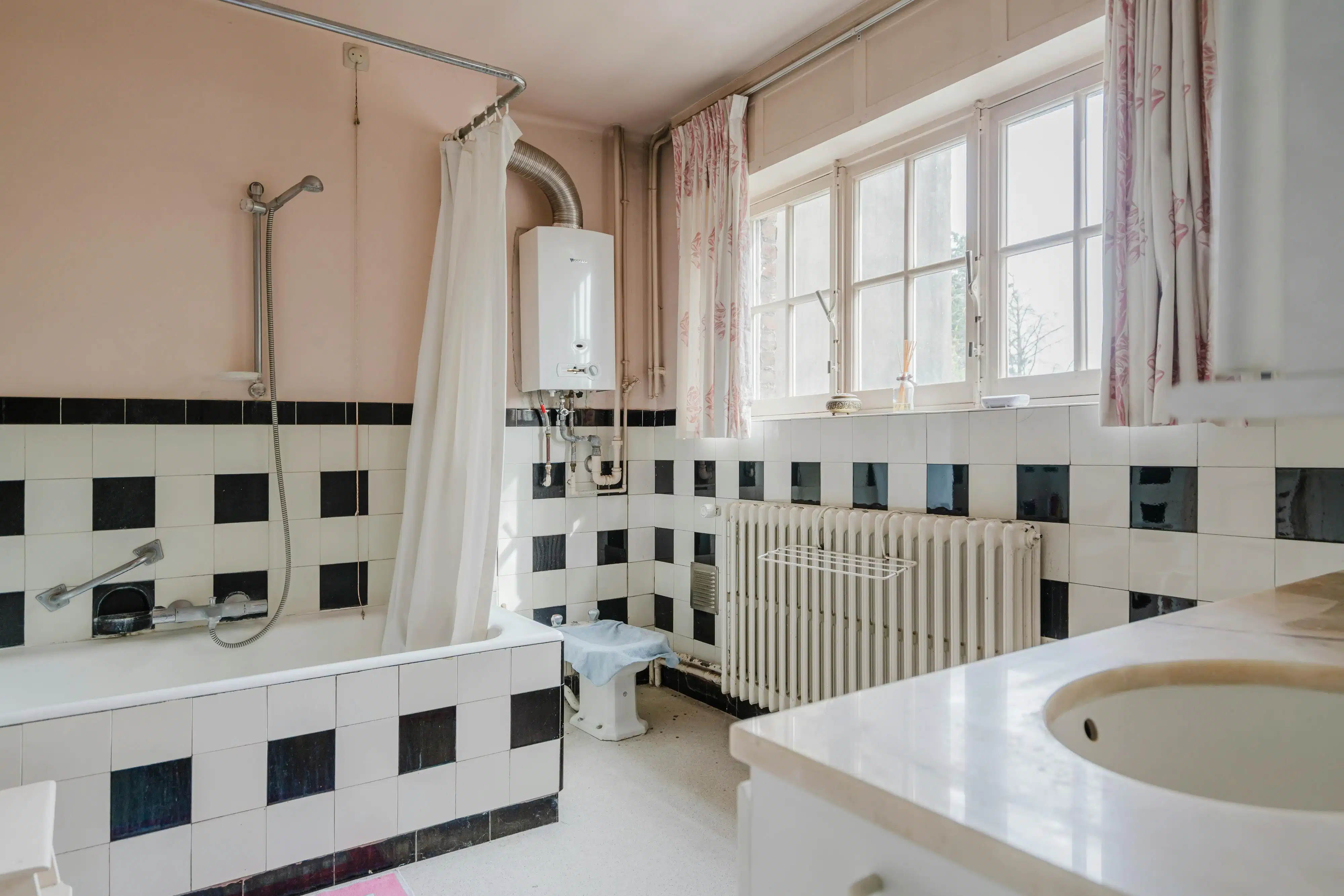 Karaktervolle woning met 4 slaapkamers te koop in Bissegem! foto 14