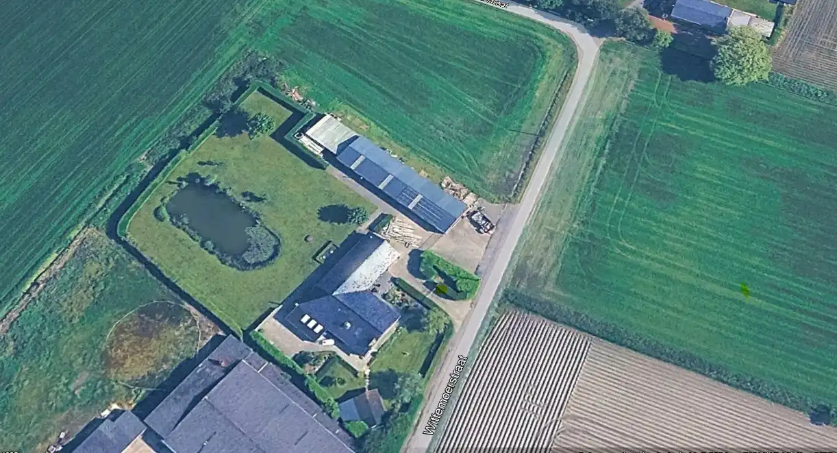 Hoofdfoto van de publicatie: Landelijk gelegen woning met loods