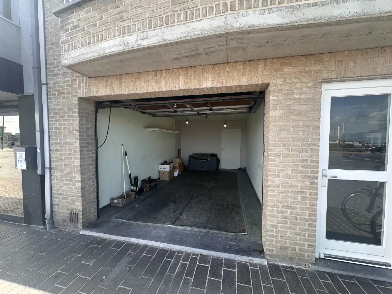Dubbele garage op uitstekende ligging foto 3
