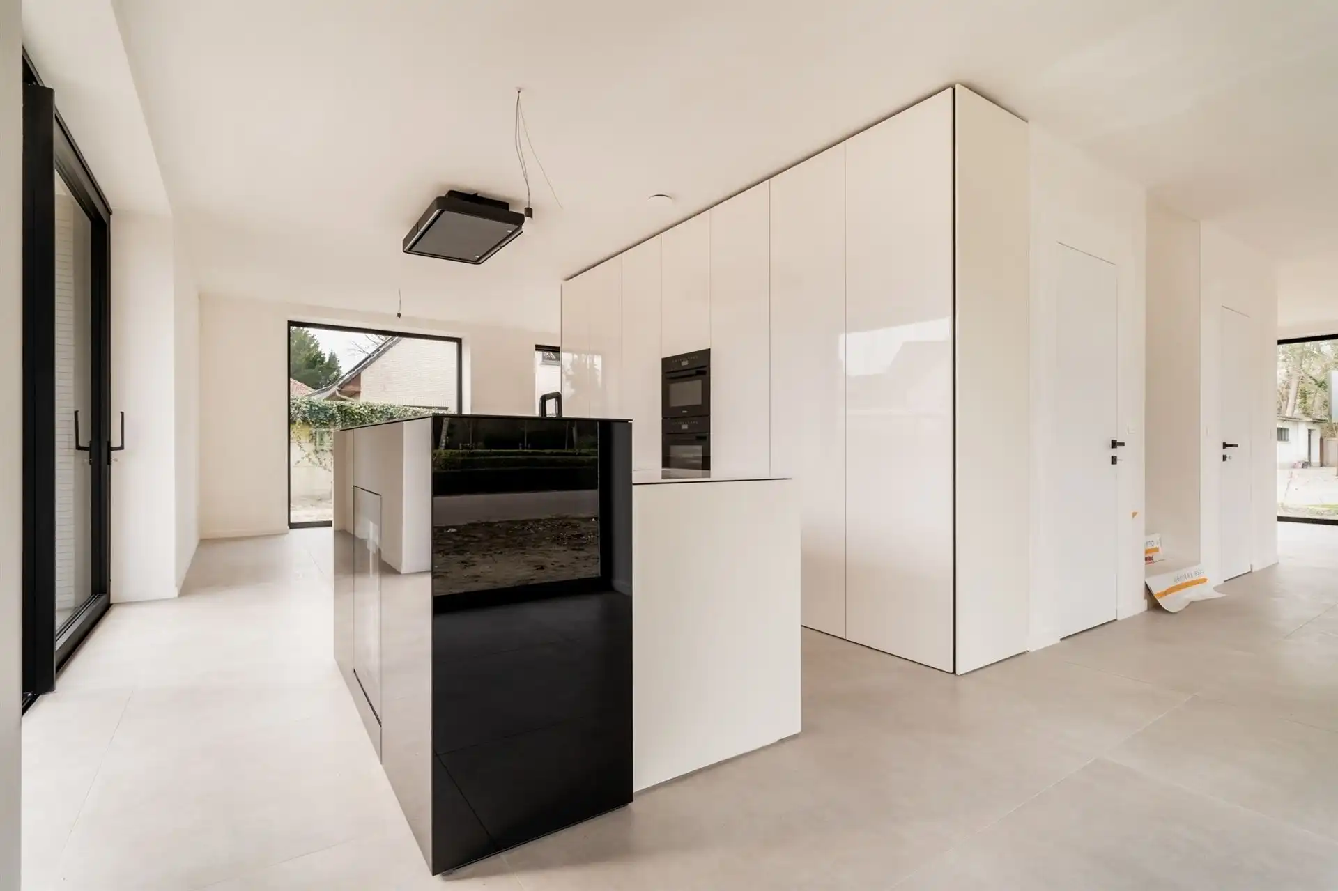 Luxe nieuwbouwvilla, innovatief design - enkel registratie foto {{pictureIndex}}