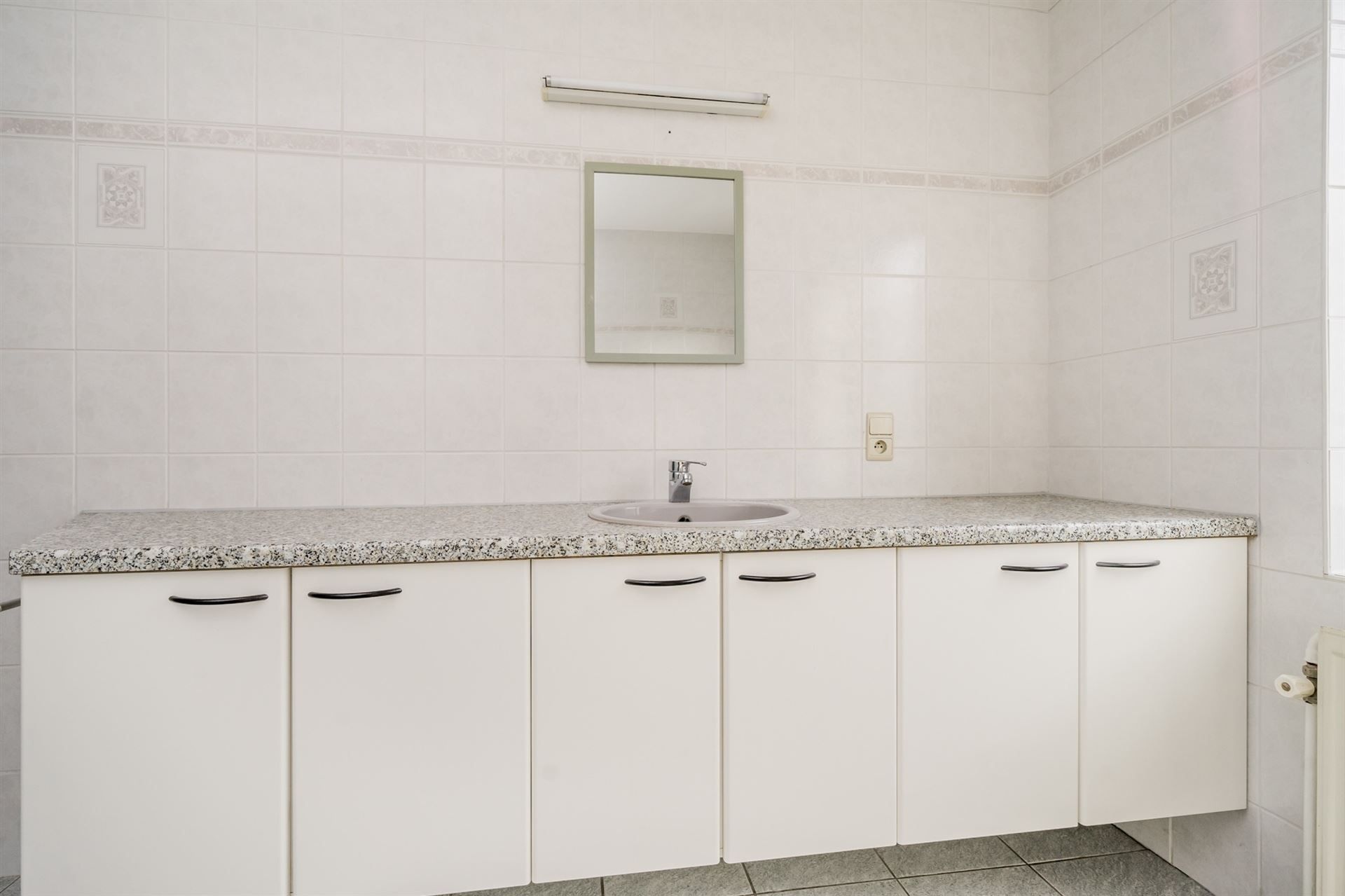 Instapklaar appartement met 2 slaapkamers en een privétuin foto 9