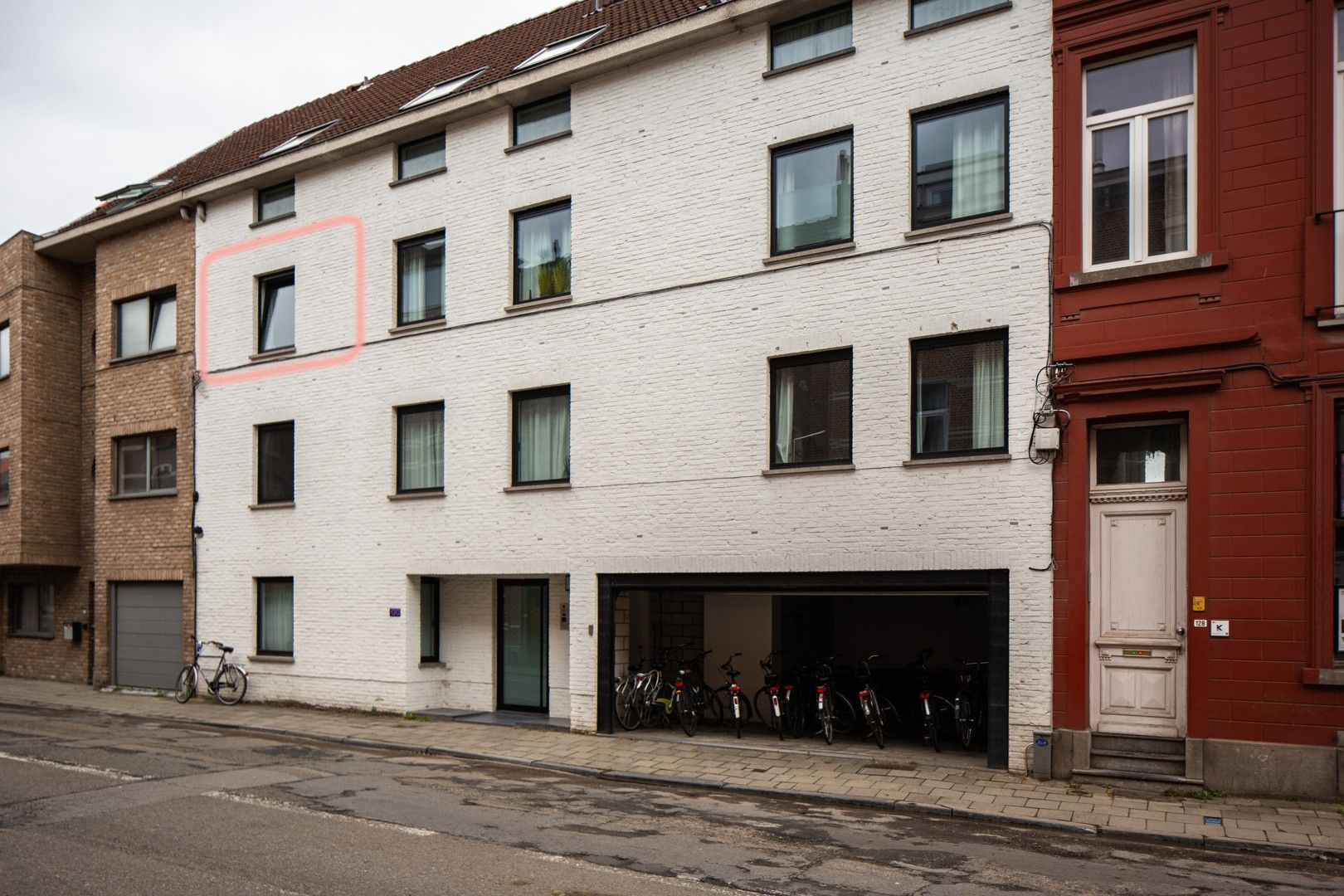 Recente welgelegen studentenkamer met eigen badkamer foto 10