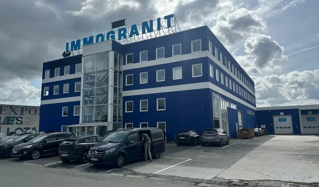 Burelen te huur in Immogranit Building aan E40 in Drongen foto 14