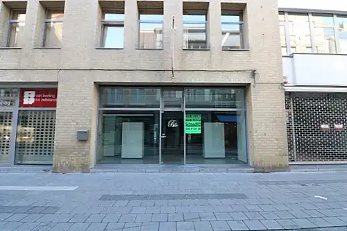 Ruim handelspand in de Molenstraat, pal in het centrum van Blankenberge.   foto {{pictureIndex}}