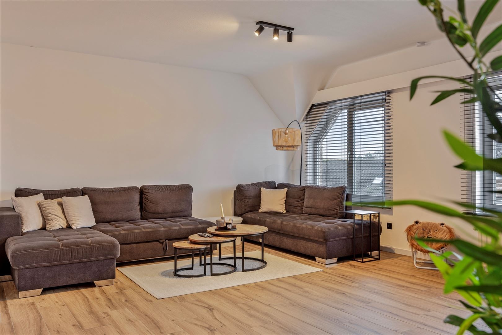 TE HUUR: Ruim gerenoveerd appartement met 3 slaapkamers te Heusden! foto 3