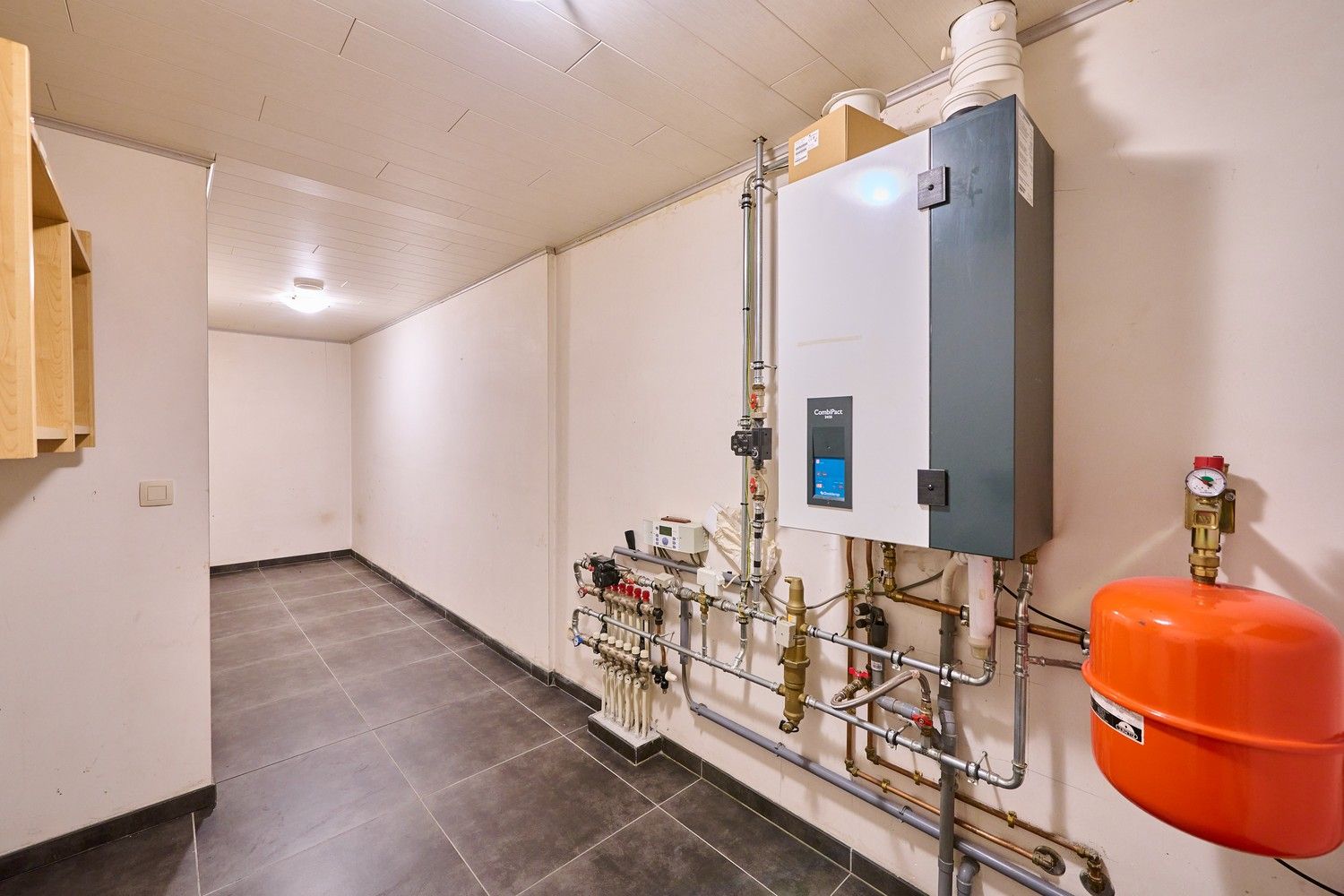 Gunstig gelegen heel ruim, fraai afgewerkte, handelsruimte met afzonderlijk toegankelijke woonstgelegenheid (triplex appartement) foto 20