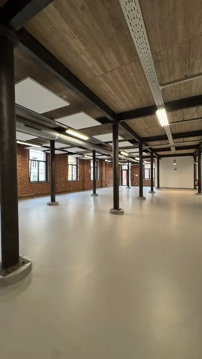 Loftkantoor (530m²) in industrieel gebouw. foto 15