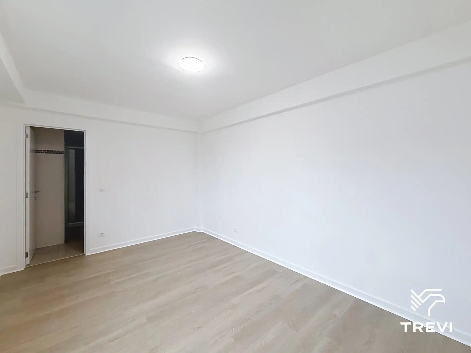 Opgeknapt penthouse met 1 slaapkamer foto 7