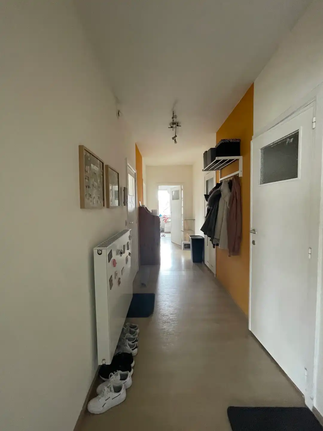 Ruim en lichtrijk 2-slaapkamerappartement met terras in Merksem foto 5