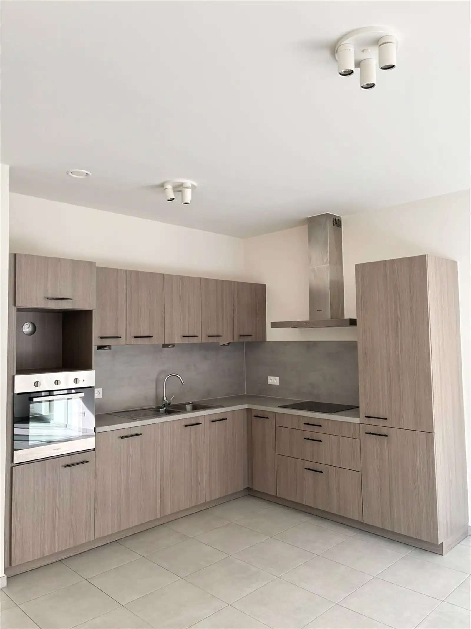 Appartement 2 slaapkamer met terras, berging en parkeerplaats foto 6