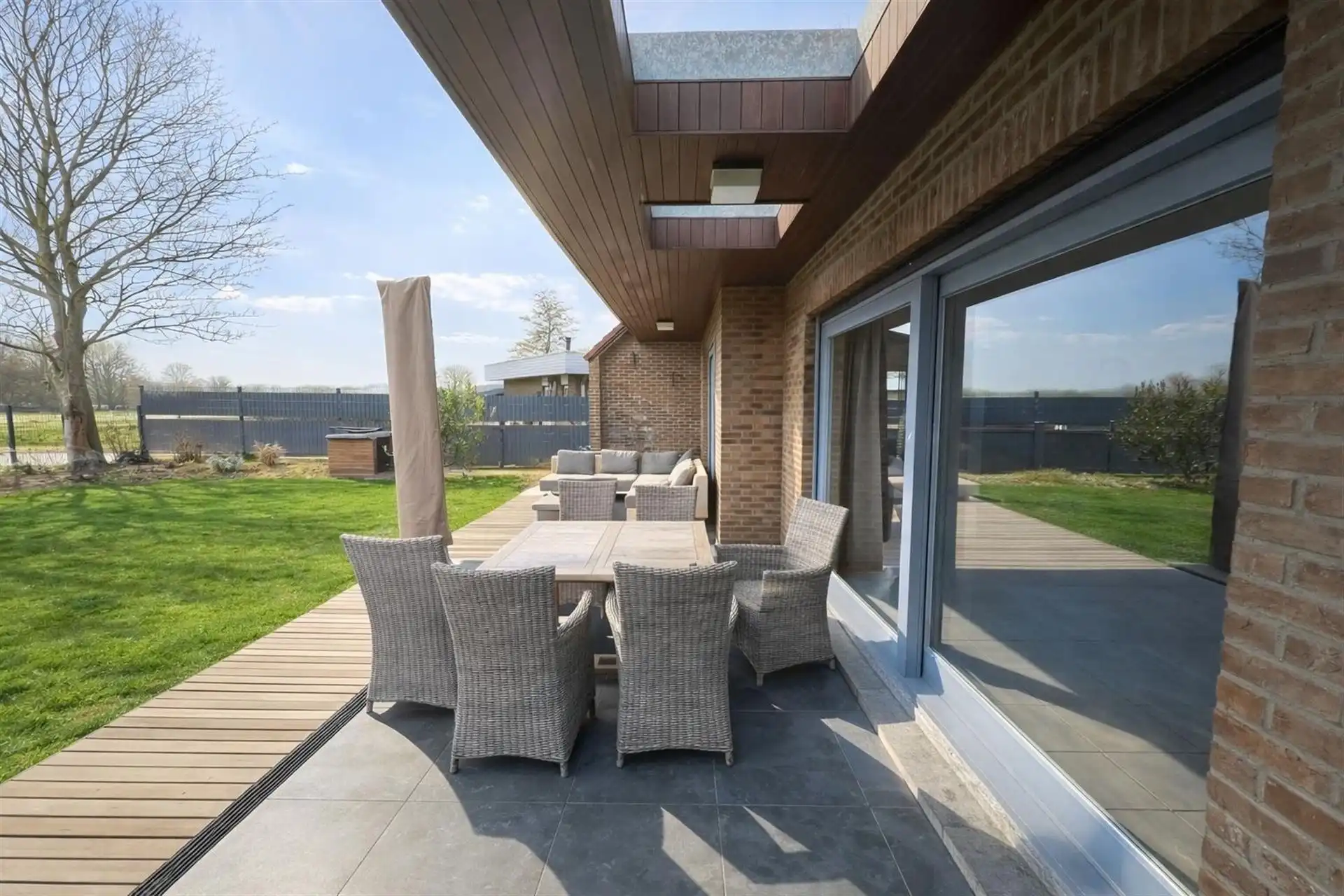 Ruime villa met 6 slaapkamers, zonnige tuin, 2 garages en oprit in rustige woonwijk te Lier foto 24