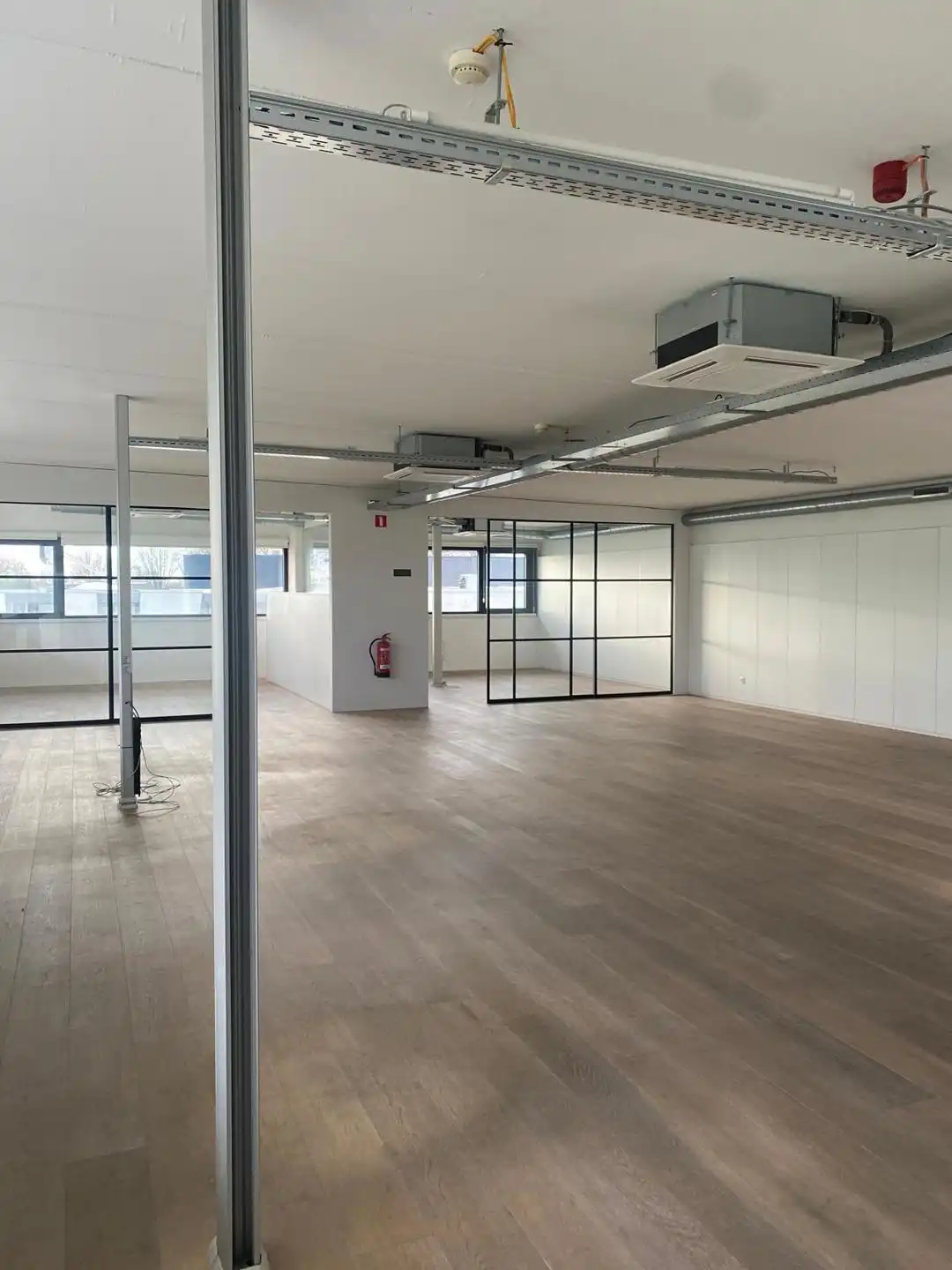 Kantoorruimte van 190 m² op toplocatie Westpoort Zwijndrecht foto 3