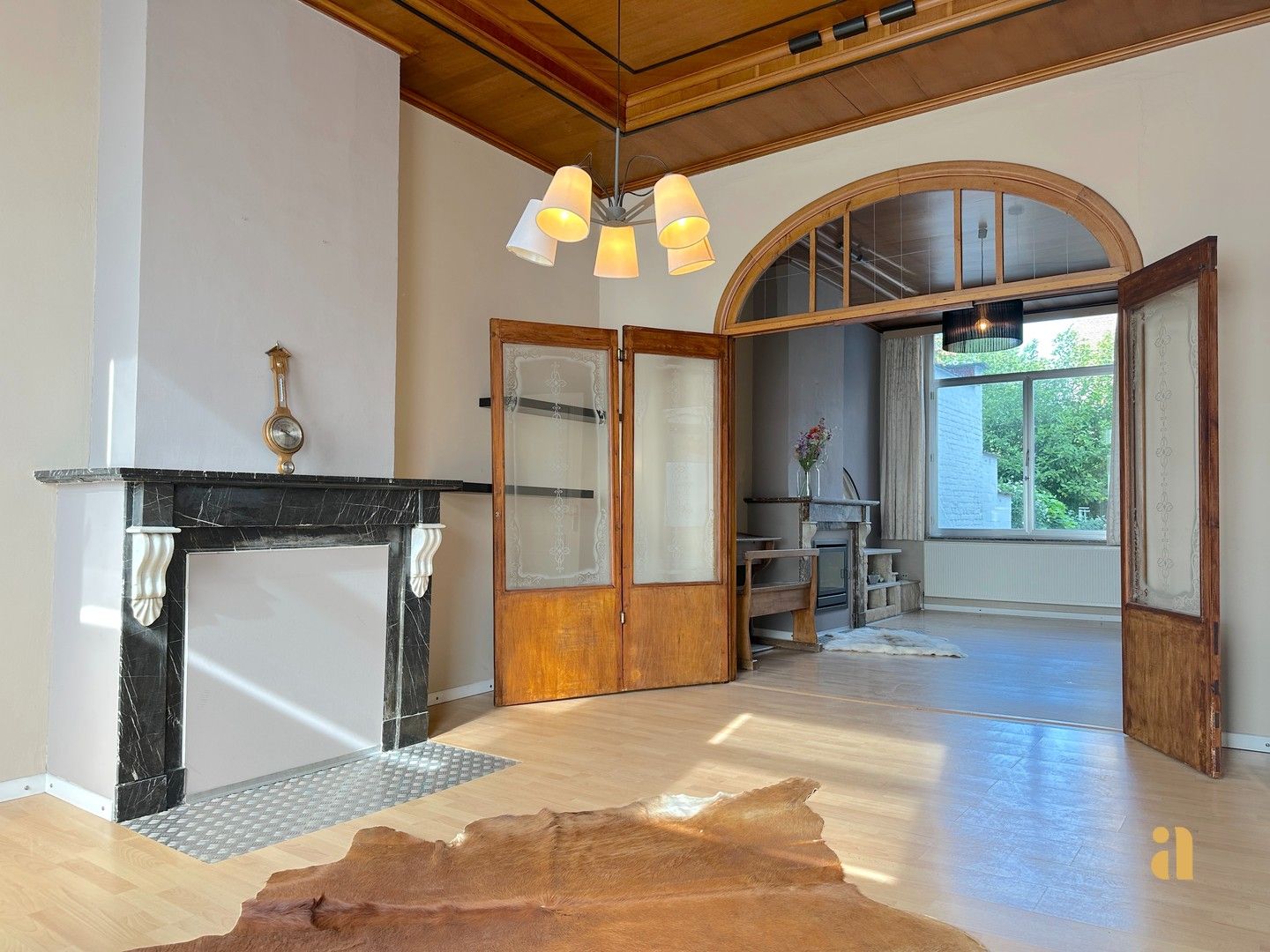 Karaktervol herenhuis waar licht, ruimte & zon elkaar ontmoeten foto {{pictureIndex}}