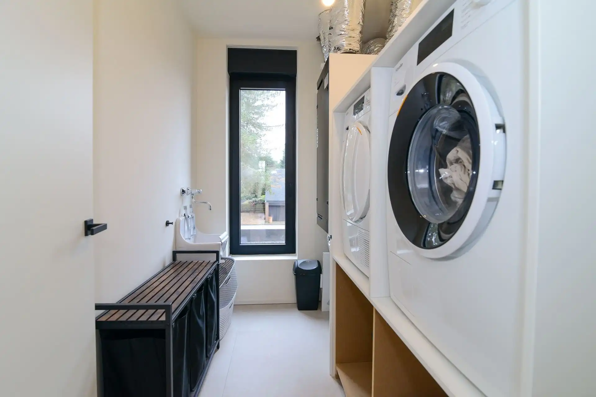 Stijlvolle en instapklare vrijstaande woning op een doodlopende straat  foto 25