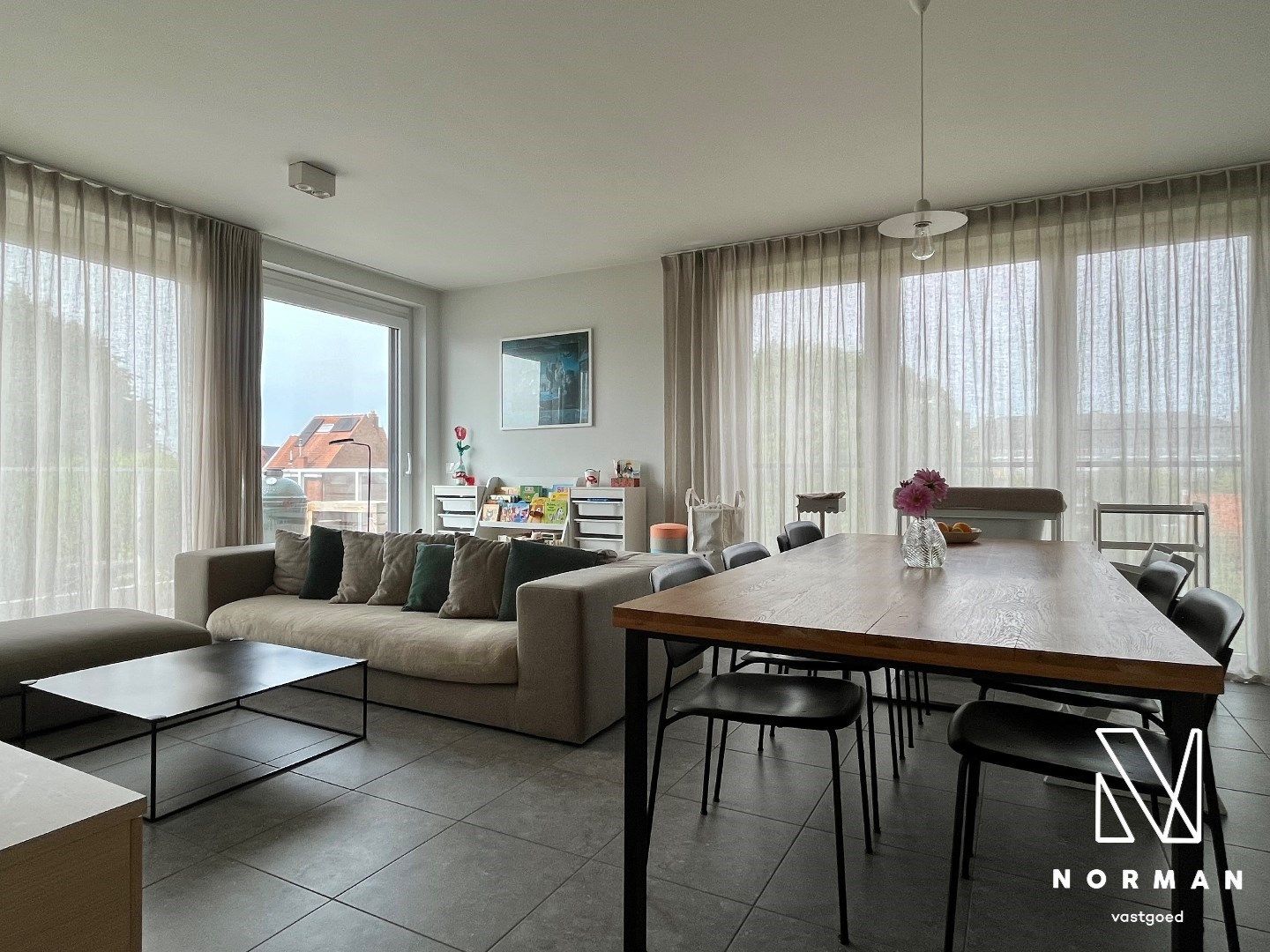 Dit modern afgewerkt appartement bevindt zich op de tweede verdieping van een recente residentie. foto 3