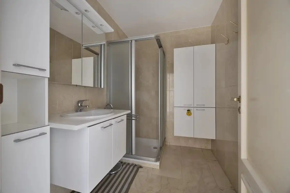 LICHTRIJK APPARTEMENT VAN 92M²  MET TWEE SLPK'S EN UNIEK TERRAS VAN 27M² IN KESSELT foto 13