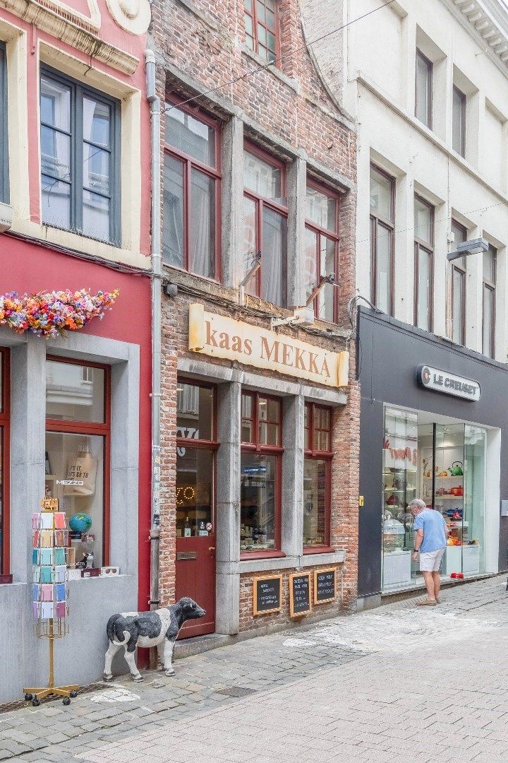 Gekend handelshuis in het commerciële centrum van de stad foto 1