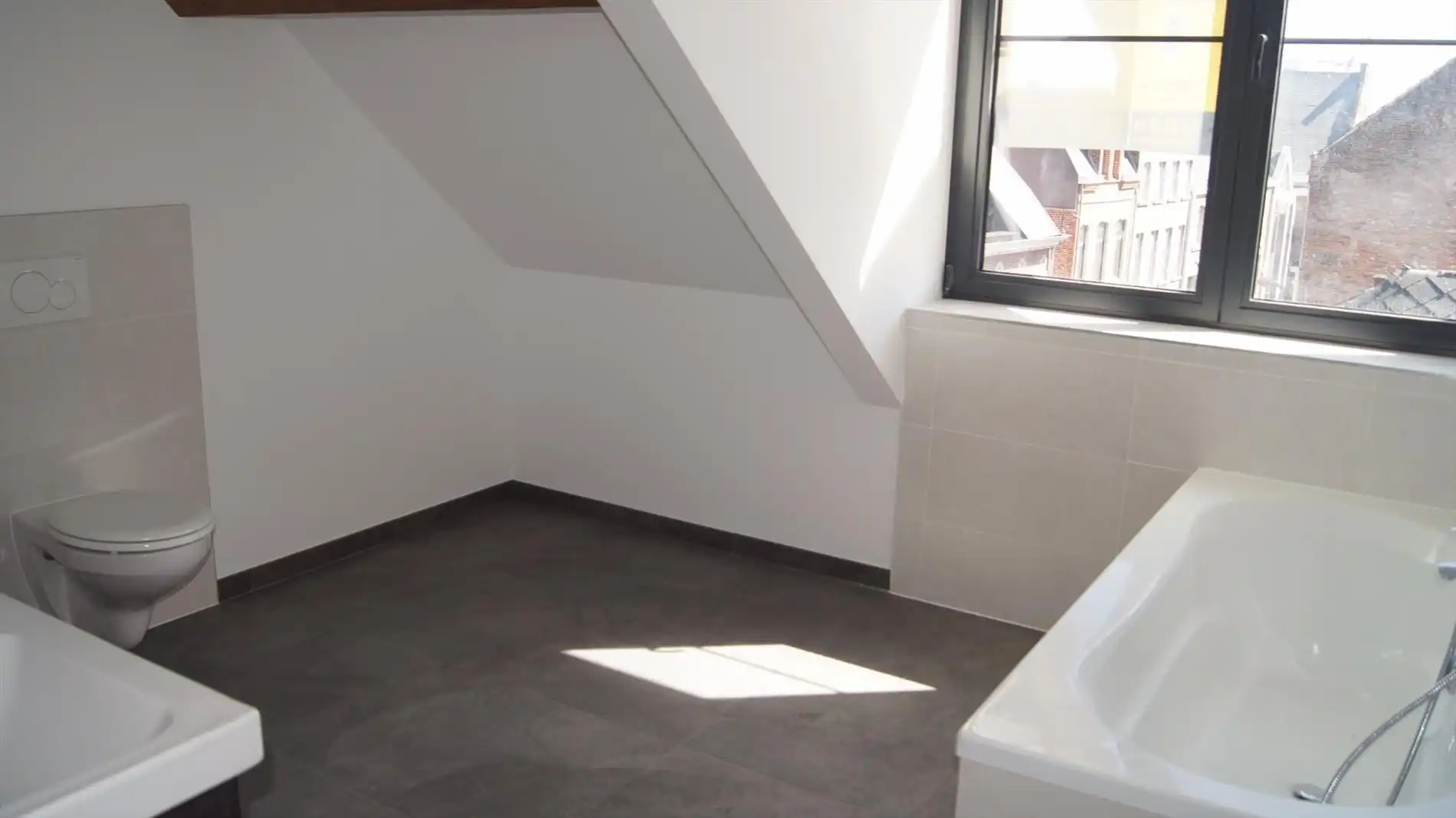 Prachtig dakapp. met 2 grote slpks pal in het centrum foto 3