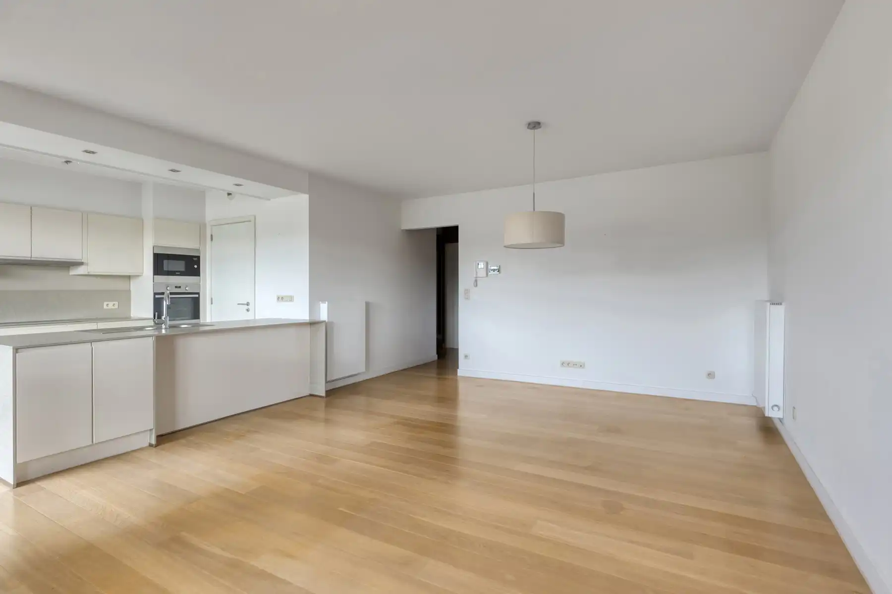 3 slaapkamer, 2 badkamer appartement met terras en parkings foto 3