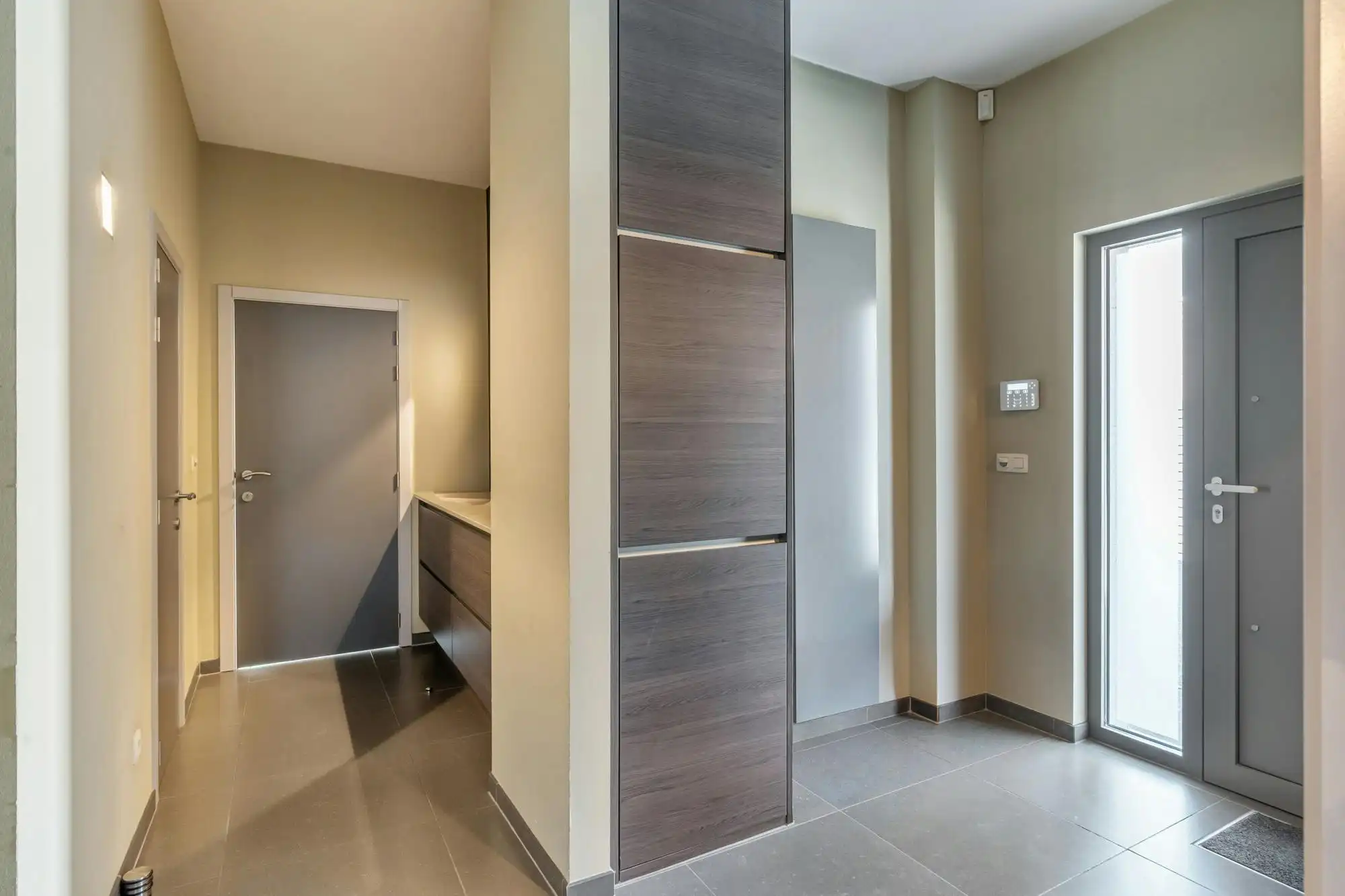 Gerenoveerde woning met praktijkruimte en 4 slaapkamers centrum Diepenbeek foto 3