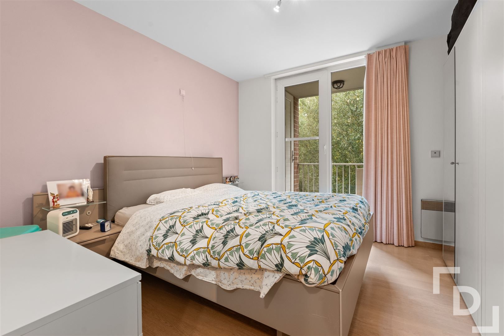 Ruim appartement met 3 slaapkamers en garage te koop in centrum Ieper. foto 7