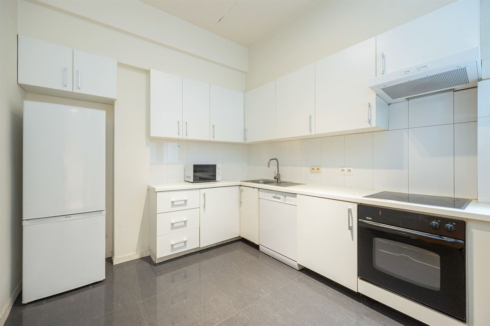 Op te frissen appartement in befaamde Meirbuilding foto 13