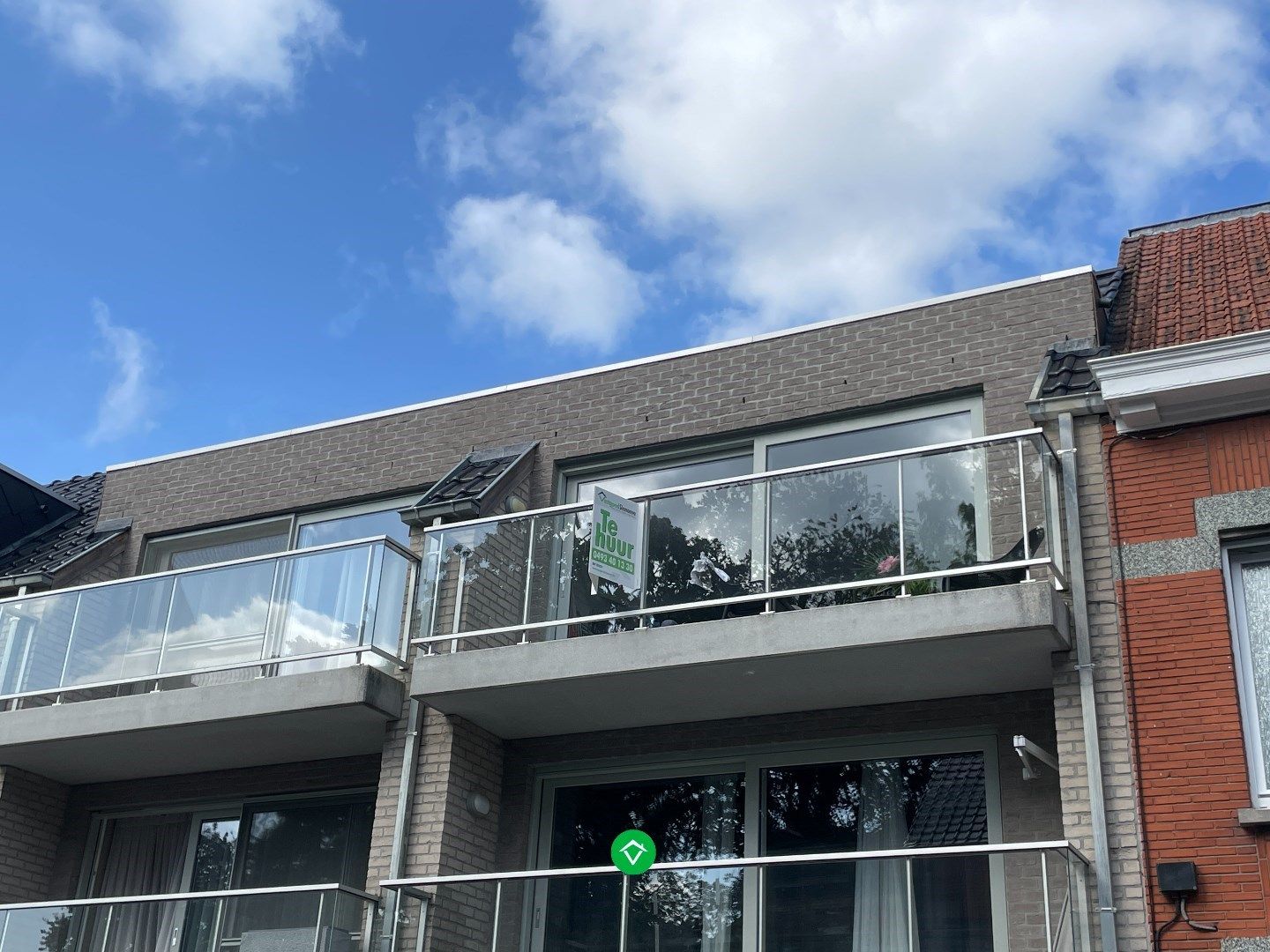 Ruim, lichtrijk appartement met 2 slaapkamers en autostandplaats te Roeselare foto {{pictureIndex}}