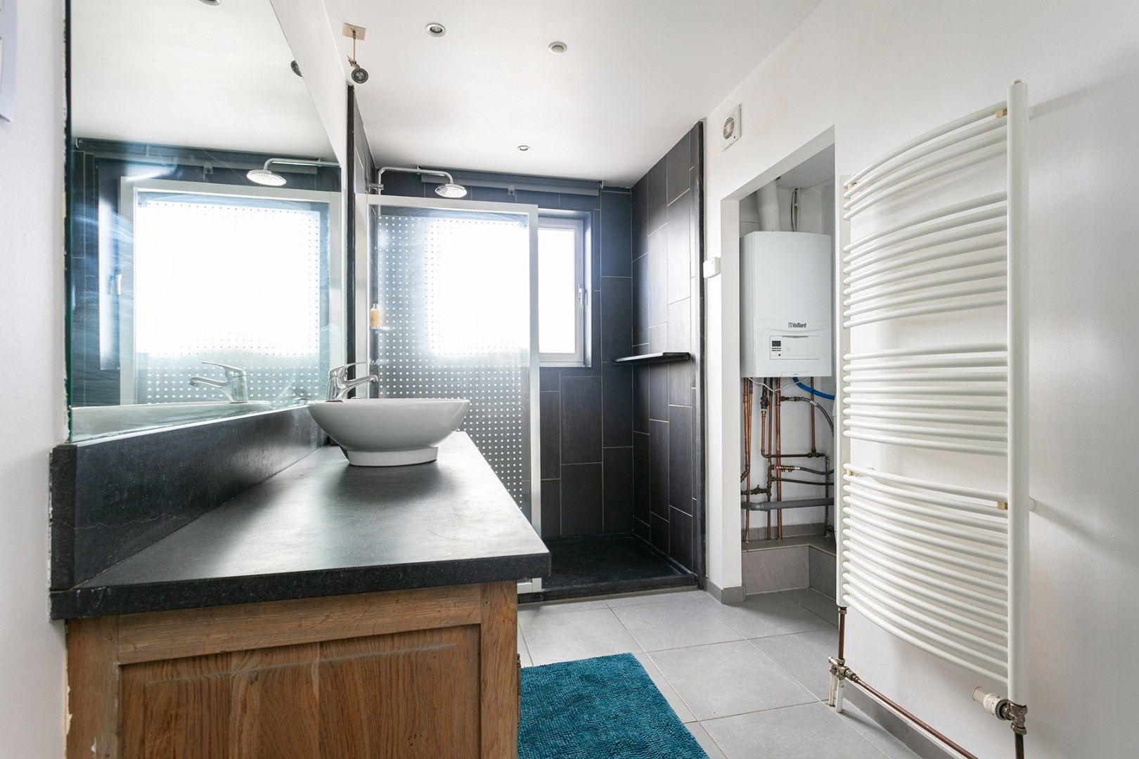 Riant dakappartement met 2 slpk, terras (50m²) & 2 autostnpl foto 5