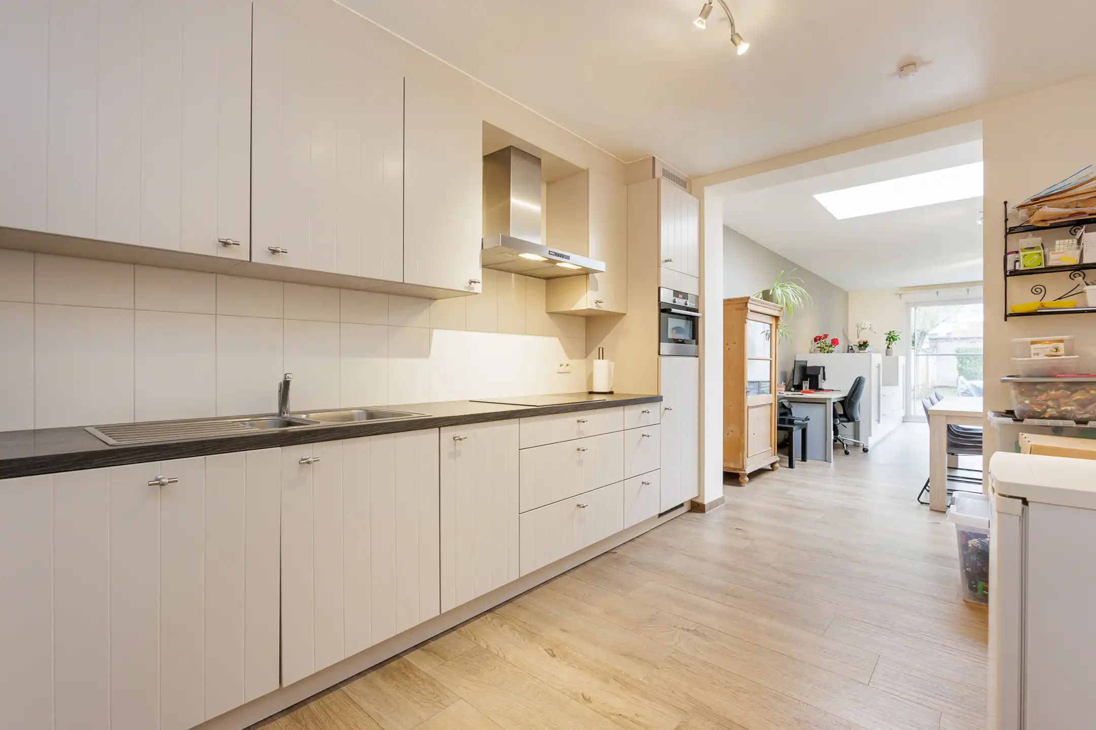 Instapklare  woning met drie slaapkamers en stadstuintje foto 11