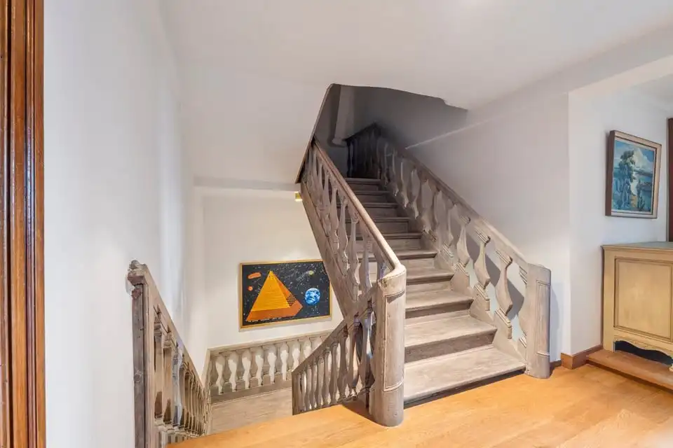 ICONISCH HANDELSPAND MET LUXUEUZE WOONST OP DE GROTE MARKT VAN SINT-TRUIDEN foto 11