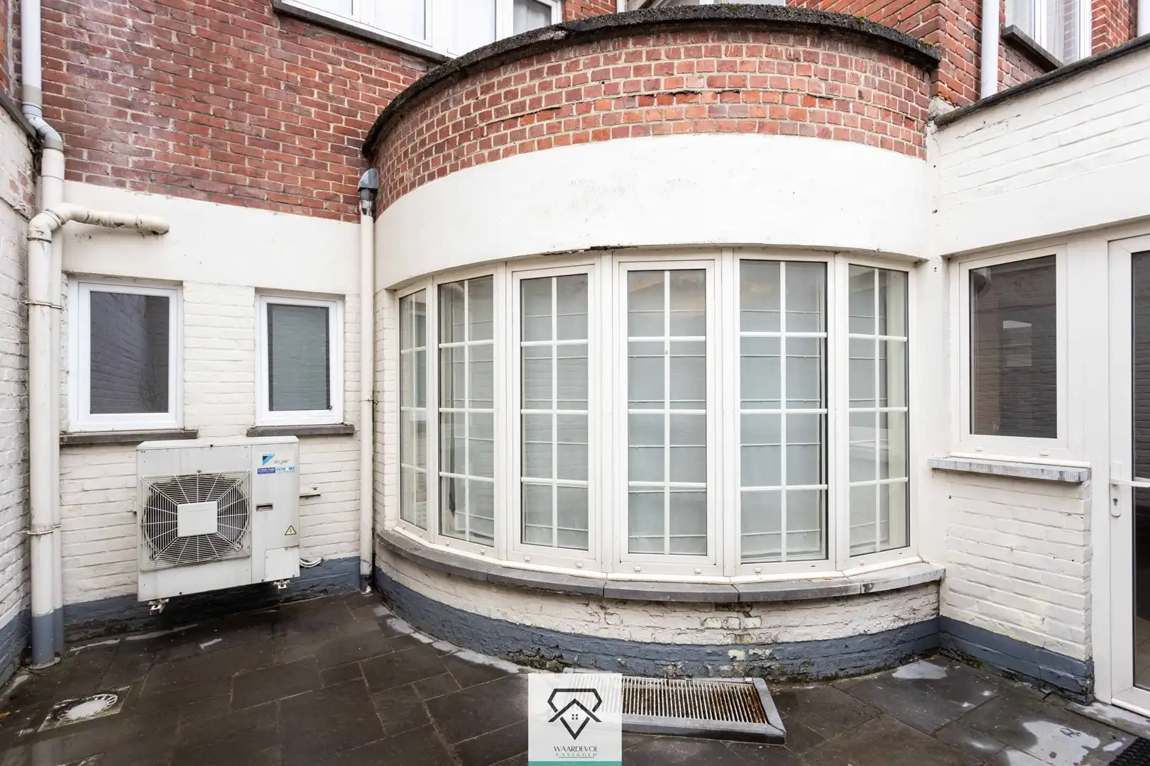 Ruim handelshuis met uitzonderlijk woonvolume en sterke herontwikkelingsmogelijkheden foto 12