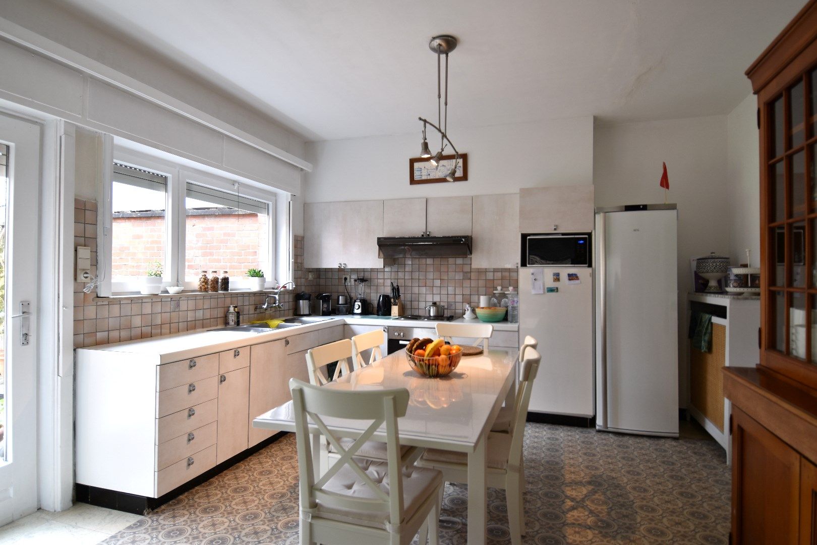 HOB met 4 slaapkamers, praktijkruimte, garage en mooie stukje tuin te koop in Kuurne foto 2