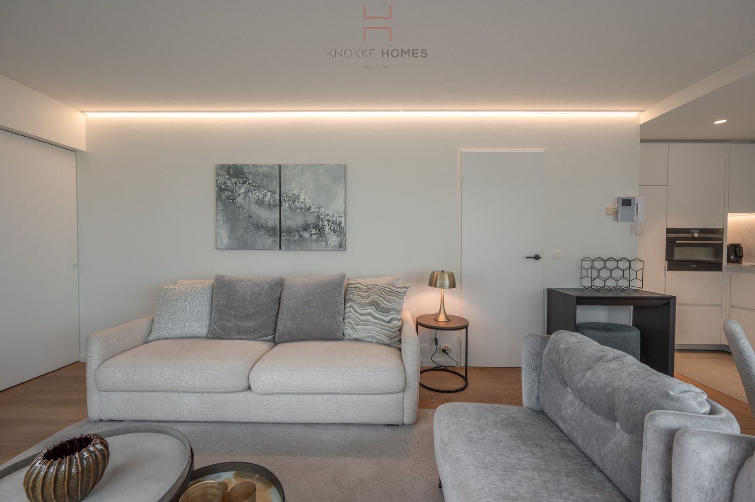 Volledig gerenoveerd vakantie-appartement met breed zijdelings zeezicht foto 12