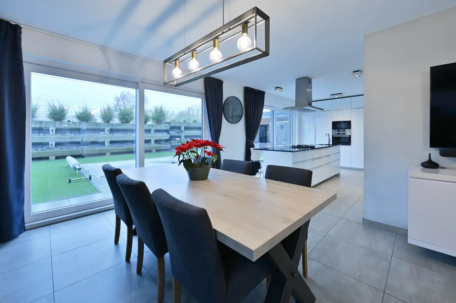 Ruime, energiezuinige gezinswoning met 6 slaapkamers, tuin en zwembad nabij Leuven foto 2