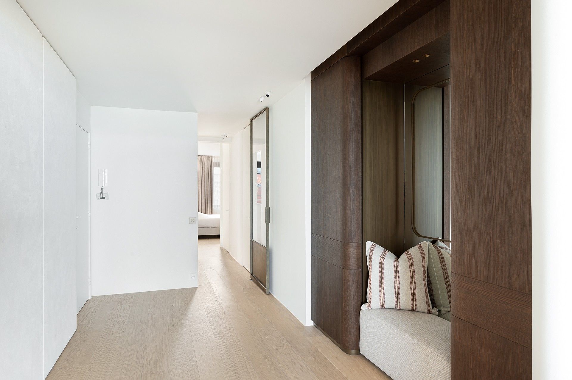 Exclusief en luxueus gerenoveerd appartement met frontaal zeezicht op topligging in Het Zoute foto 26