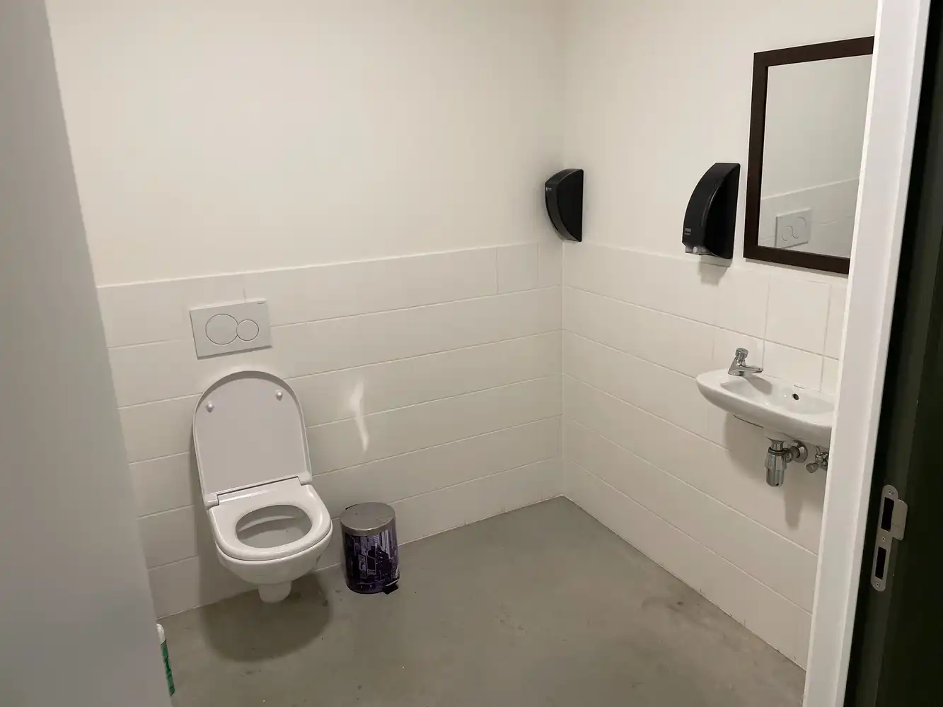 Handelsruimte of kantoorruimte te huur foto 15