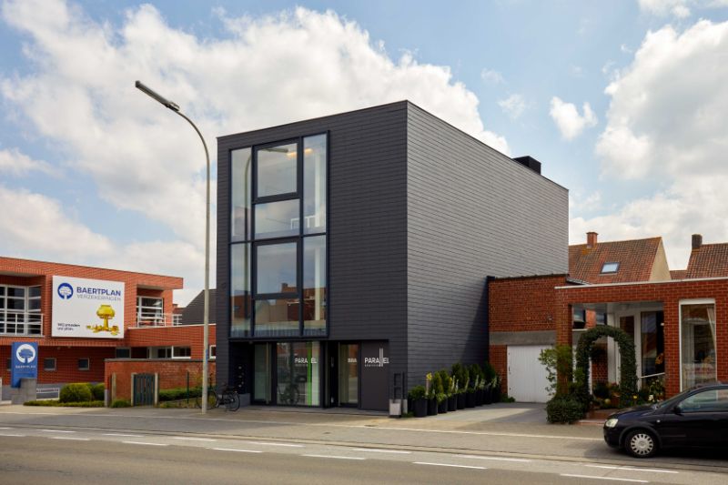 Roeselare-centrum. Trendy kantoorruimte met diensten te huur vanaf 1 persoon op een uistekende locatie. Voor starters of tijdelijke verhuis. foto 2