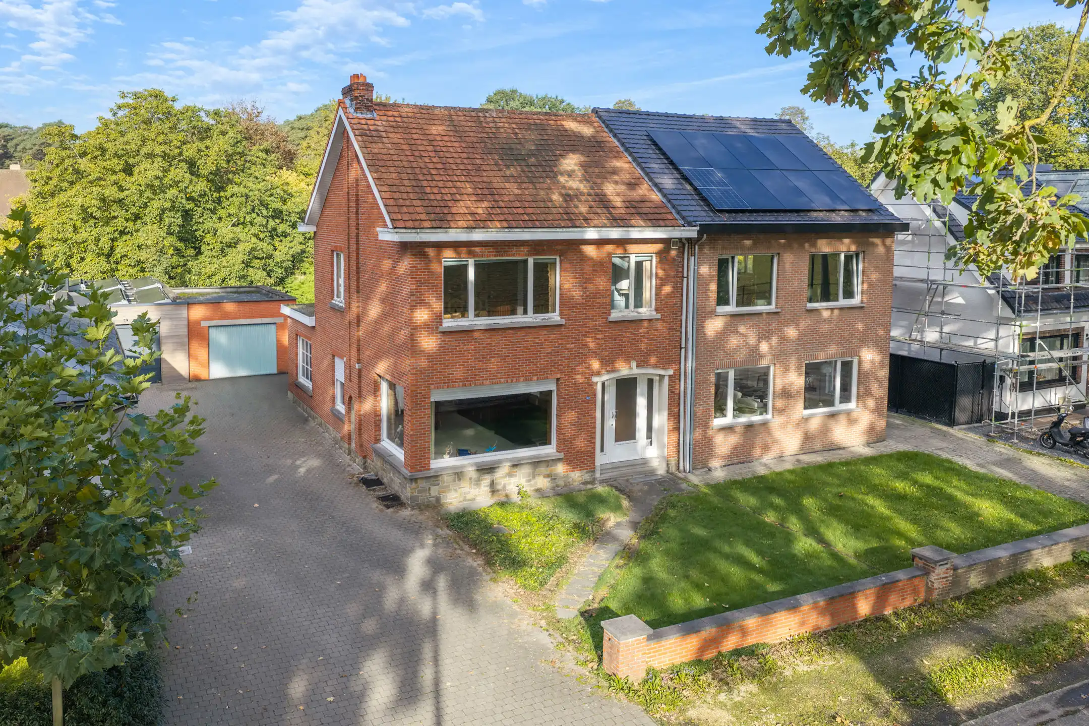 Hoofdfoto van de publicatie: Halfopen woning met renovatiepotentieel te 's-Gravenwezel