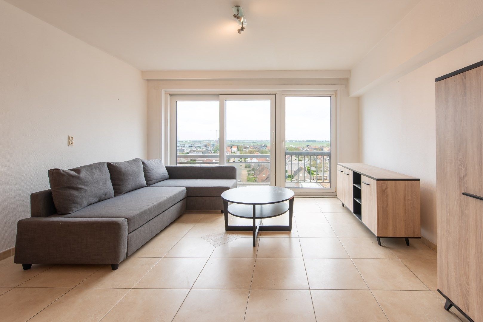 Hoofdfoto van de publicatie: Gezellige lichtrijke studio in een kleine residentie te Raversijde 