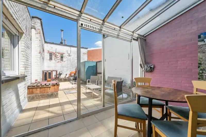 Hooglede-centrum. Stevig gebouwde woning met 3 slaapkamers op een perceel van 269 m2. Vaste huuropbrengst. foto 8