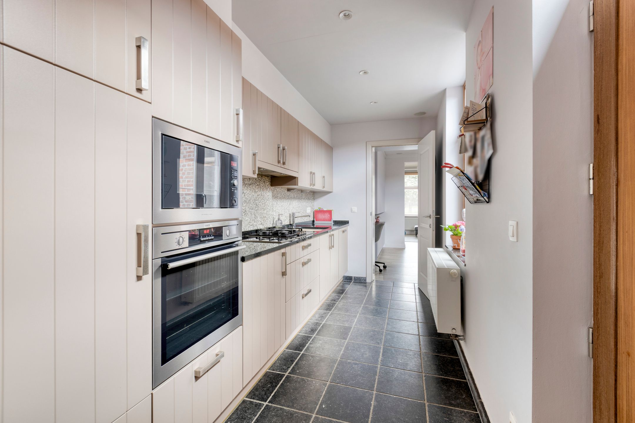 Gerenoveerde herenwoning met garage foto 10