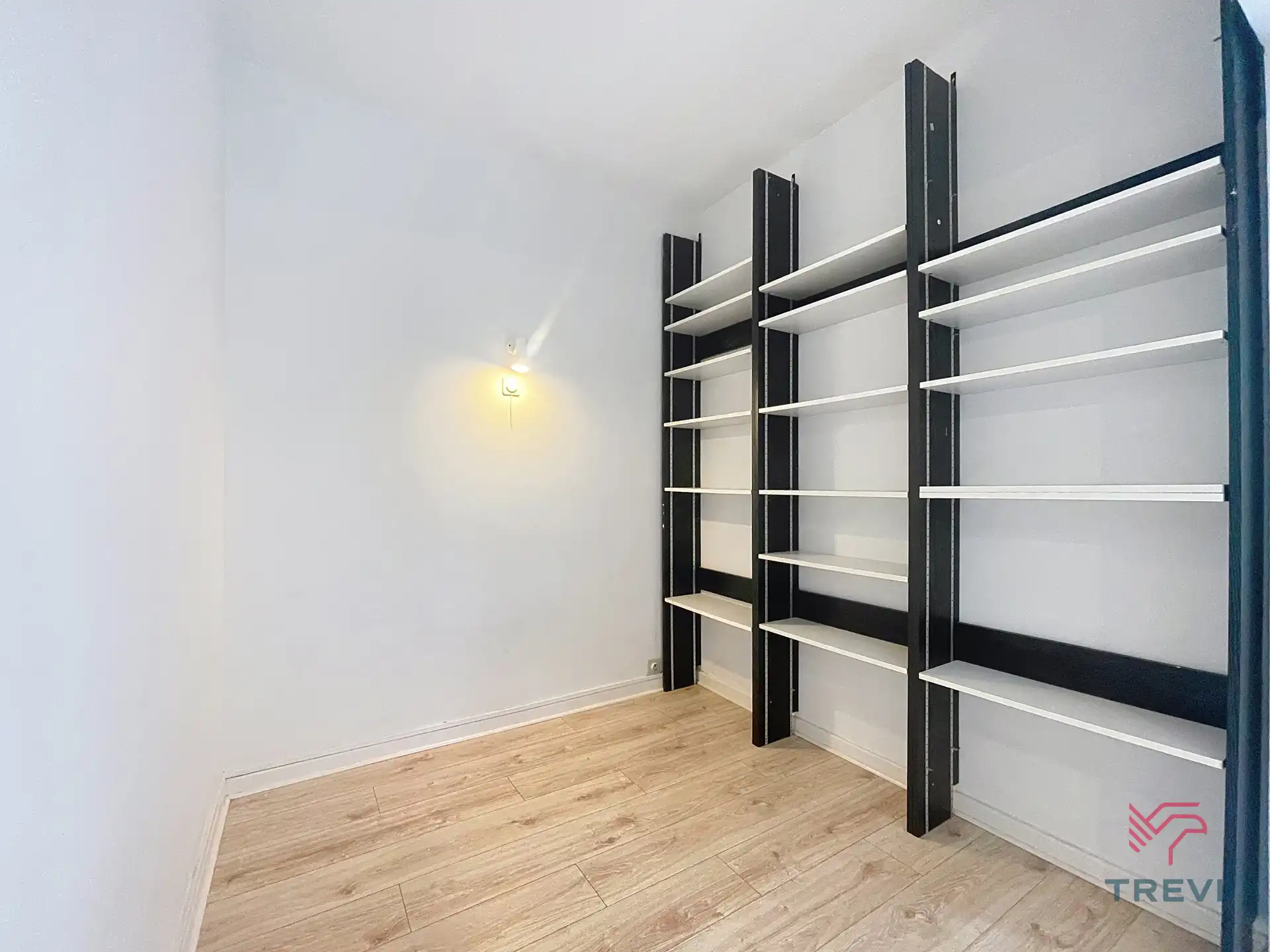 Ruime studio vlak bij Stéphanie foto 7