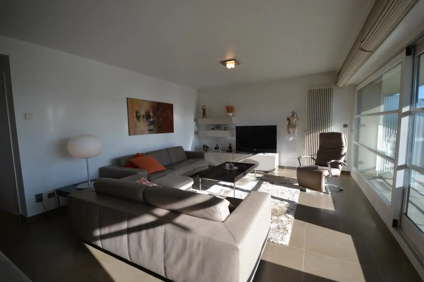 Zonnig luxe appartement met 3 slaapkamers en zeer ruim terras te Oostduinkerke foto 3