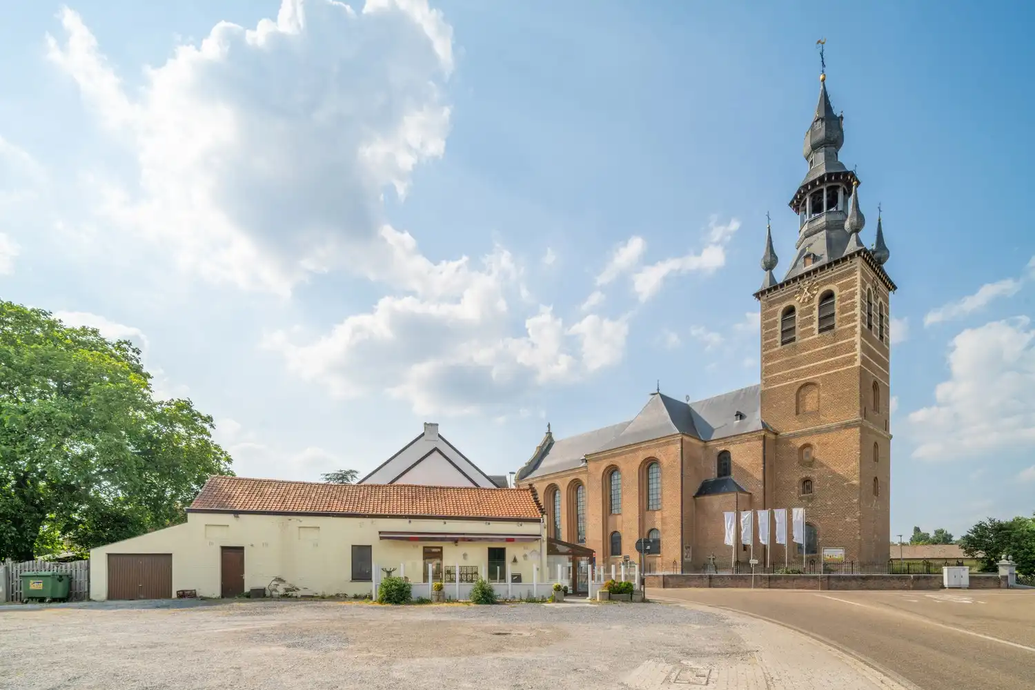 Zeer gunstig gelegen handelshuis op een ruim perceel grond foto 25