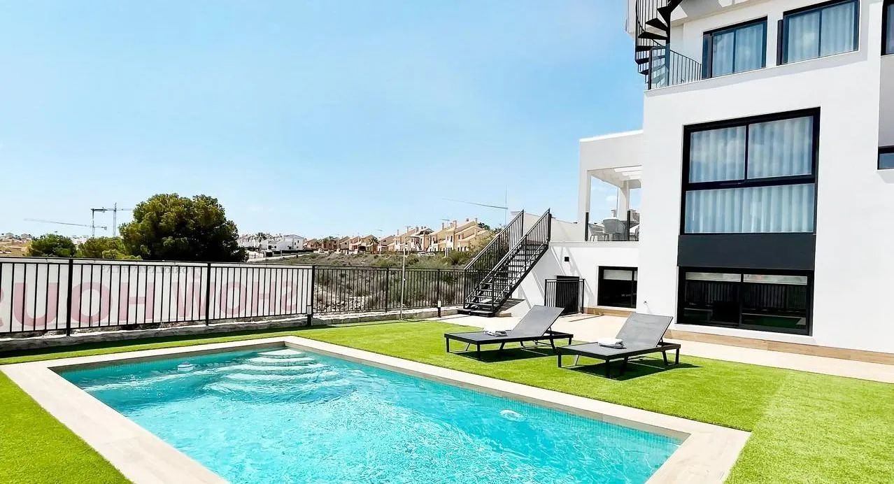 Golf, luxe en panoramische rust – exclusieve villa’s in La Finca voor de ultieme levensstijl aan de Costa Blanca foto {{pictureIndex}}
