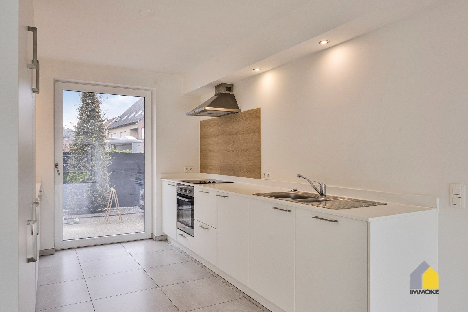 Ruim, energiezuinig appartement (151 m²) met 3 slpk, terras, tuin en dubbele parking. foto 3