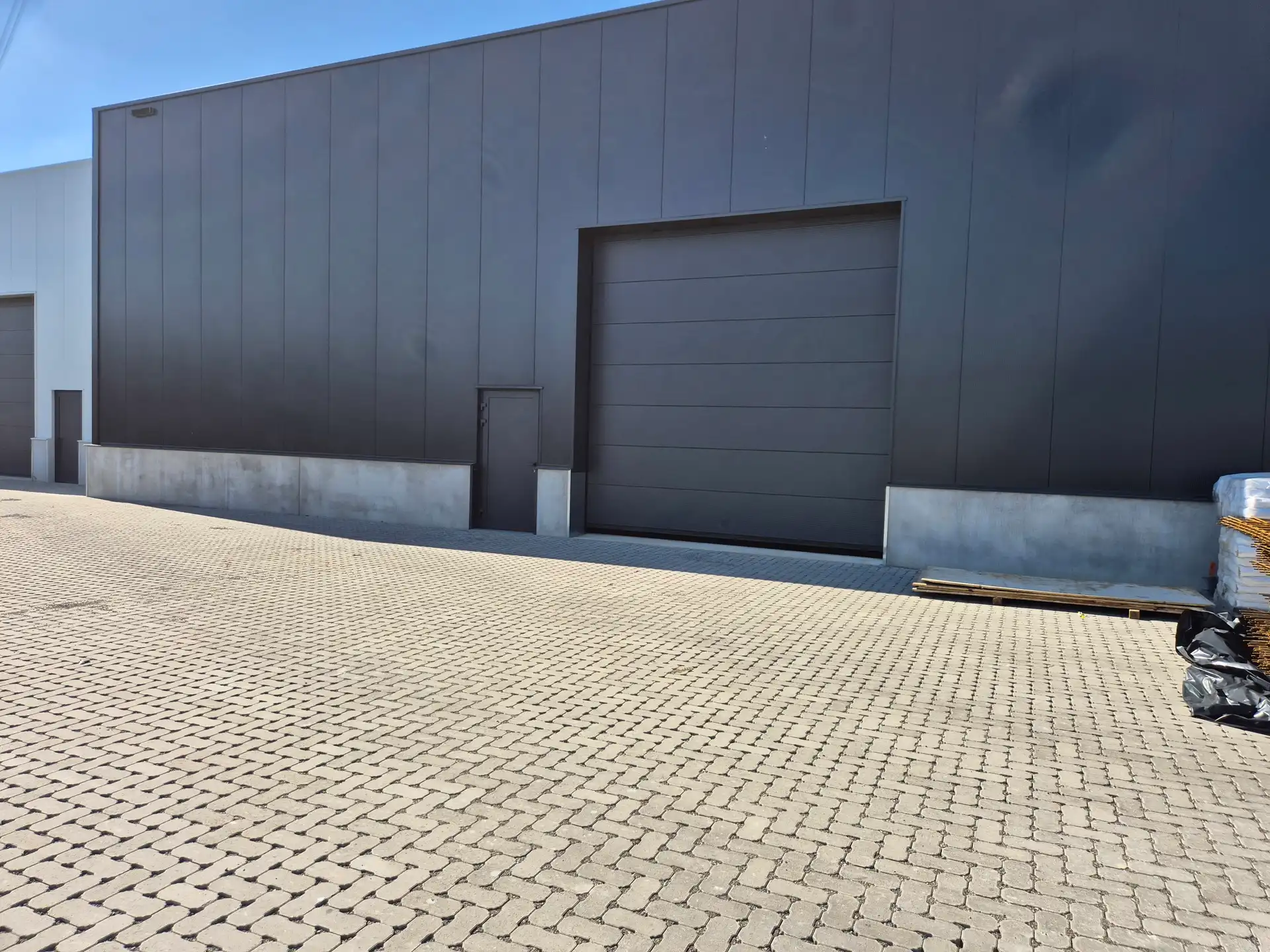 TE KOOP: KMO-unit 3 (opp. 550m²) op 'Jagersborg' in Maaseik foto 2