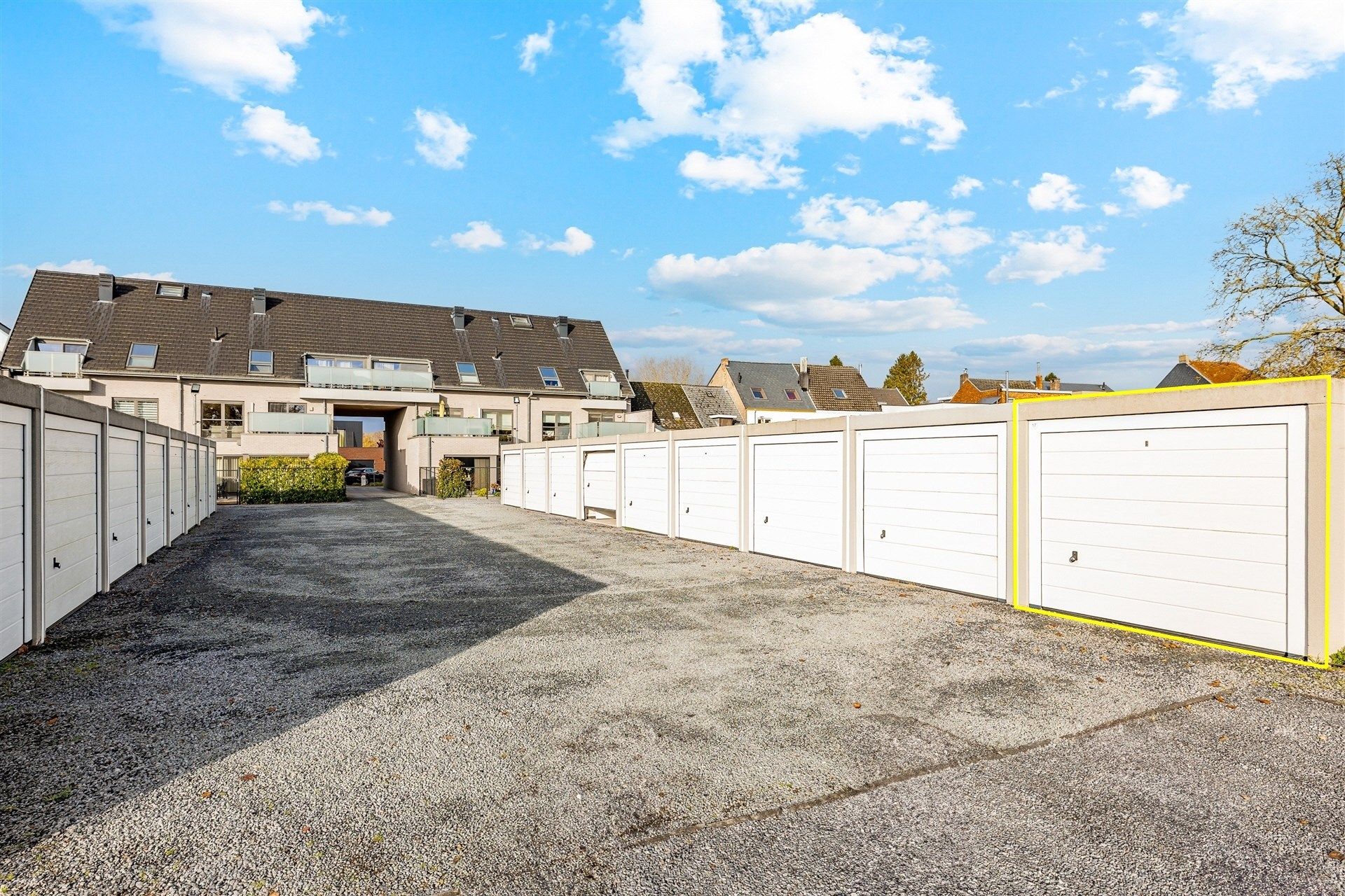 Gezellige rijwoning met uitzonderlijke grote tuin en externe garage in hartje Schellebelle foto 30