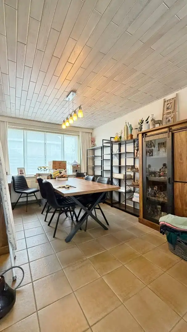 Ruime gelijkvloerse villa met tuin en garage in rustige wijk te Boezinge. foto 5