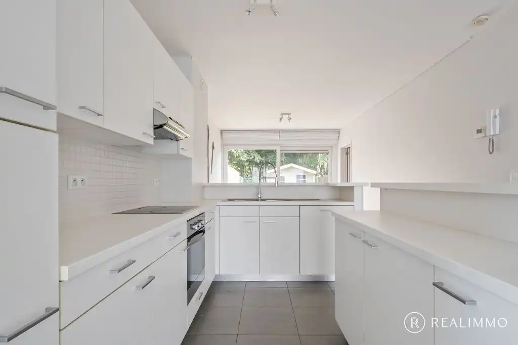 Recente halfopen bebouwing met 3 slaapkamers foto 8